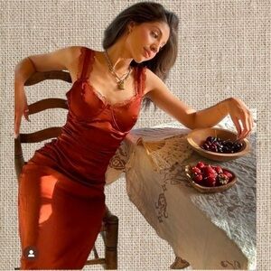 astr the label lace midi dress wine Lace V-Neck Midi Dress